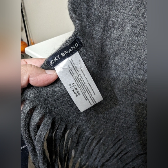 Lucky Brand Scarf or Wrap. Charcoal grey. Oversized . Fringed. - Picture 6 of 7